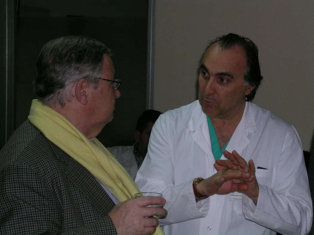 Il dr. Elio Franco durante un colloquio